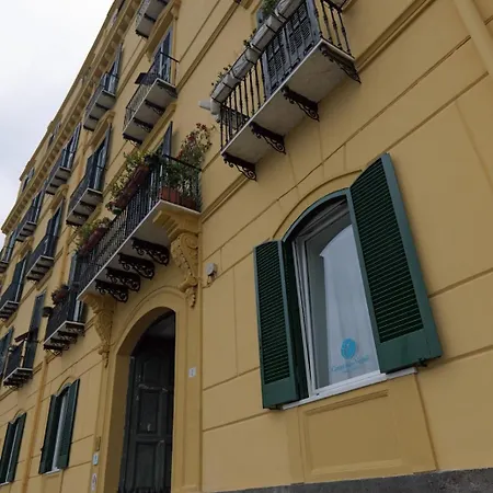 Caracciolo Beb Bed & Breakfast 4*
